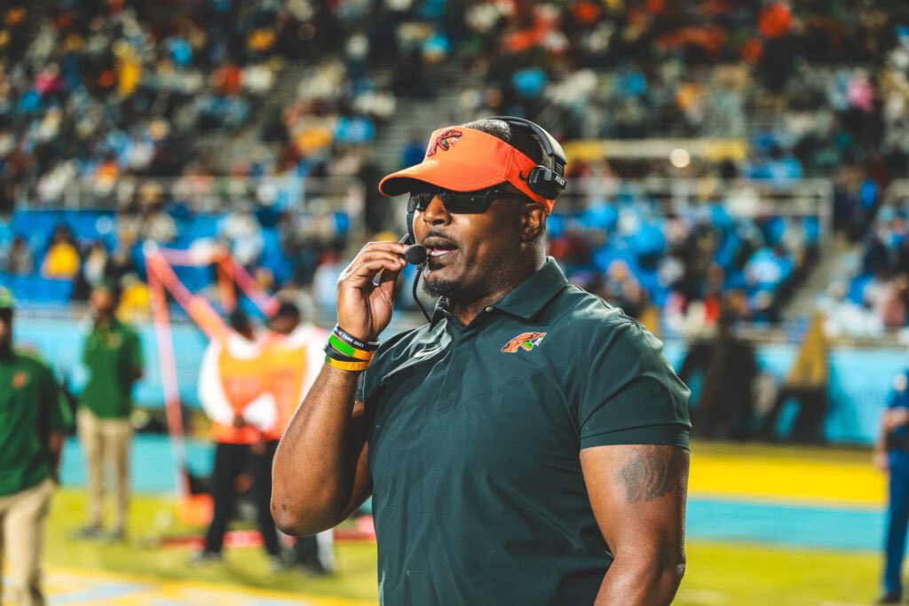 PantherFBnews's tweet photo. FIU is hiring Willie Simmons

The next era is here #PawsUp 🐾 https://t.co/51gDOBpEvg