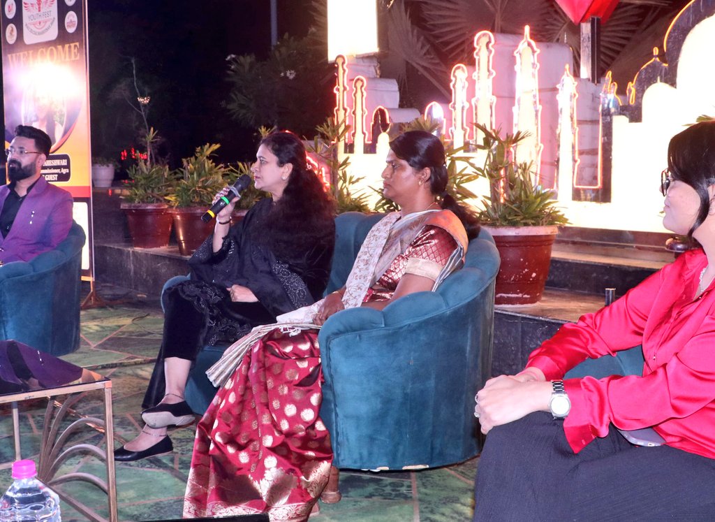 'Youth Fest' में कलाकारों द्वारा दी गयी रंगारंग सांस्कृतिक प्रस्तुति, मण्डलायुक्त महोदया ने आयोजकों व कलाकारों को दी शुभकामनाएं.

<a href="/adaagraofficial/">Agra Development Authority</a> 
<a href="/TajMahotsavAgra/">Taj Mahotsav</a> 
<a href="/spgoyal/">SP Goyal</a>