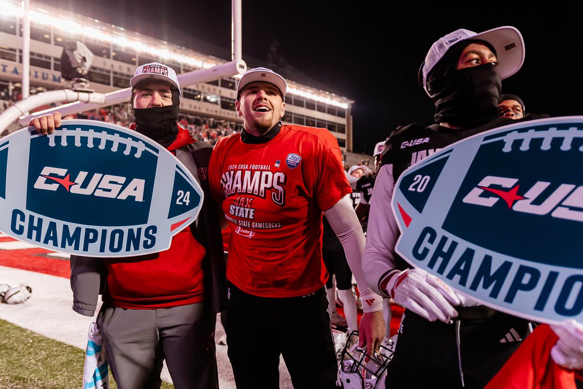 CalebEichner's tweet photo. Champs 💍 Thank You Lord

#HardEdge @JaxStateFB https://t.co/5FqjtYEIZt