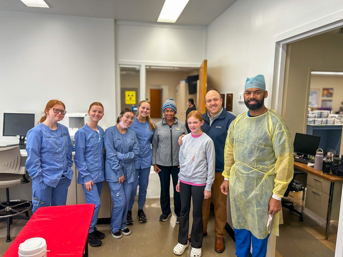 This morning, ACC hosted a Mini Missions of Mercy (MOM) Dental Clinic, offering free dental services to students, employees, &amp; residents. 💙 Huge thanks to our Dental Assisting students, faculty, staff, &amp; volunteers—&amp; special shoutout to Trustee Dr. Roslyn Crisp for her support!