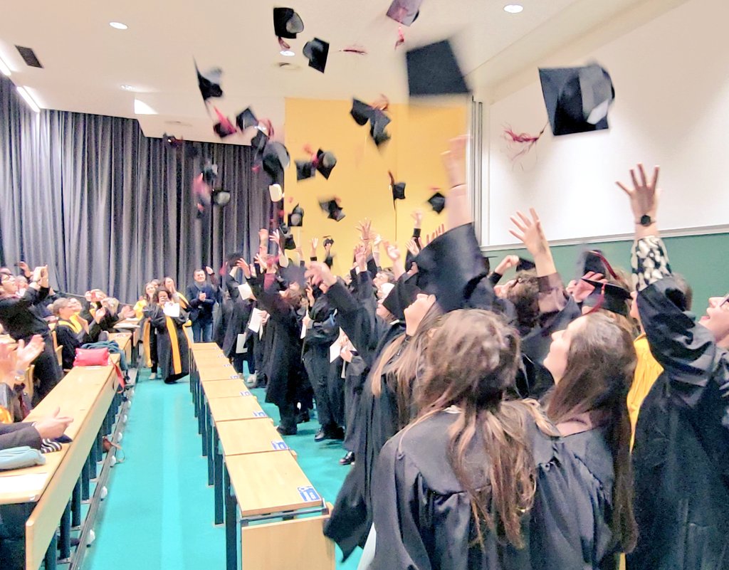 UFR Lettres et Sciences Humaines - URCA (@ufr_lsh_urca) on Twitter photo Superbe remise des diplômes de Master de l'<a href="/universitereims/">Université de Reims Champagne-Ardenne</a>
Félicitations à tous nos diplômés de l'UFR Lettres et Sciences Humaines #Arts #LettresHumanites #LLCERAnglais #Plurilinguisme #Gestioninformation #Histoire #Géopolitique #Philosophie #Psychologie Superbe remise des diplômes de Master de l'<a href="/universitereims/">Université de Reims Champagne-Ardenne</a>
Félicitations à tous nos diplômés de l'UFR Lettres et Sciences Humaines #Arts #LettresHumanites #LLCERAnglais #Plurilinguisme #Gestioninformation #Histoire #Géopolitique #Philosophie #Psychologie