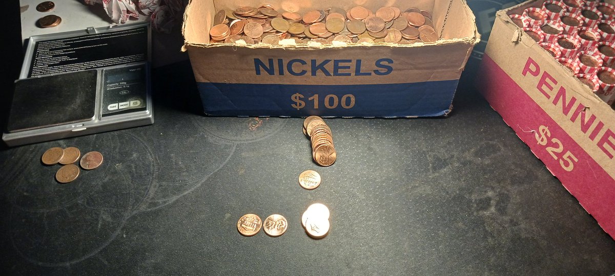 chadwicksirnio's tweet photo. Saturday morning #coinrollhunting is going great! 1918 Wheat and 1895 IHP  and not quite half way through the box! #coins #rarecoins #coinhunt #keepcheckingthatchange https://t.co/vUMYLvZS5K