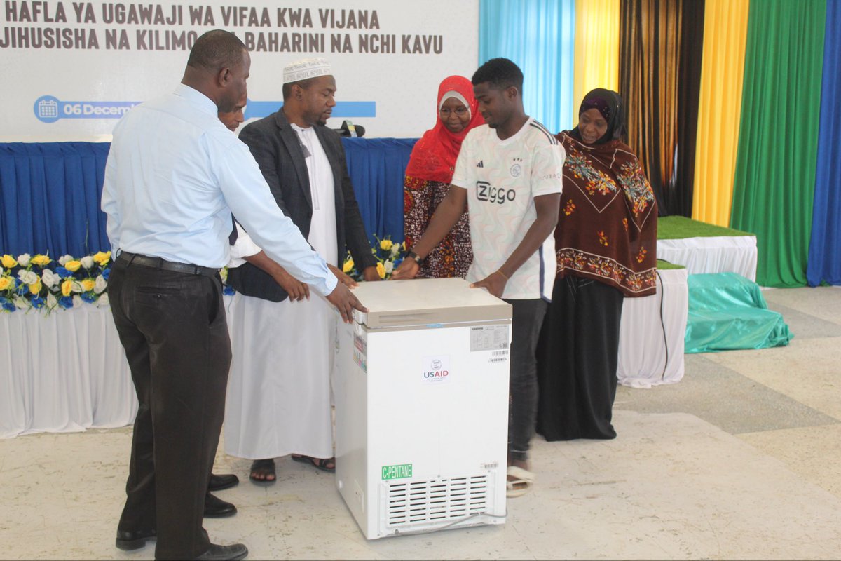 Zanzibar National Chamber of Commerce (ZNCC) has distributed startup kits to 25 youths involved in agriculture and aquaculture in Unguja and Pemba. This initiative is part of implementation of the Private Sector Strengthening Activity, funded by USAID.