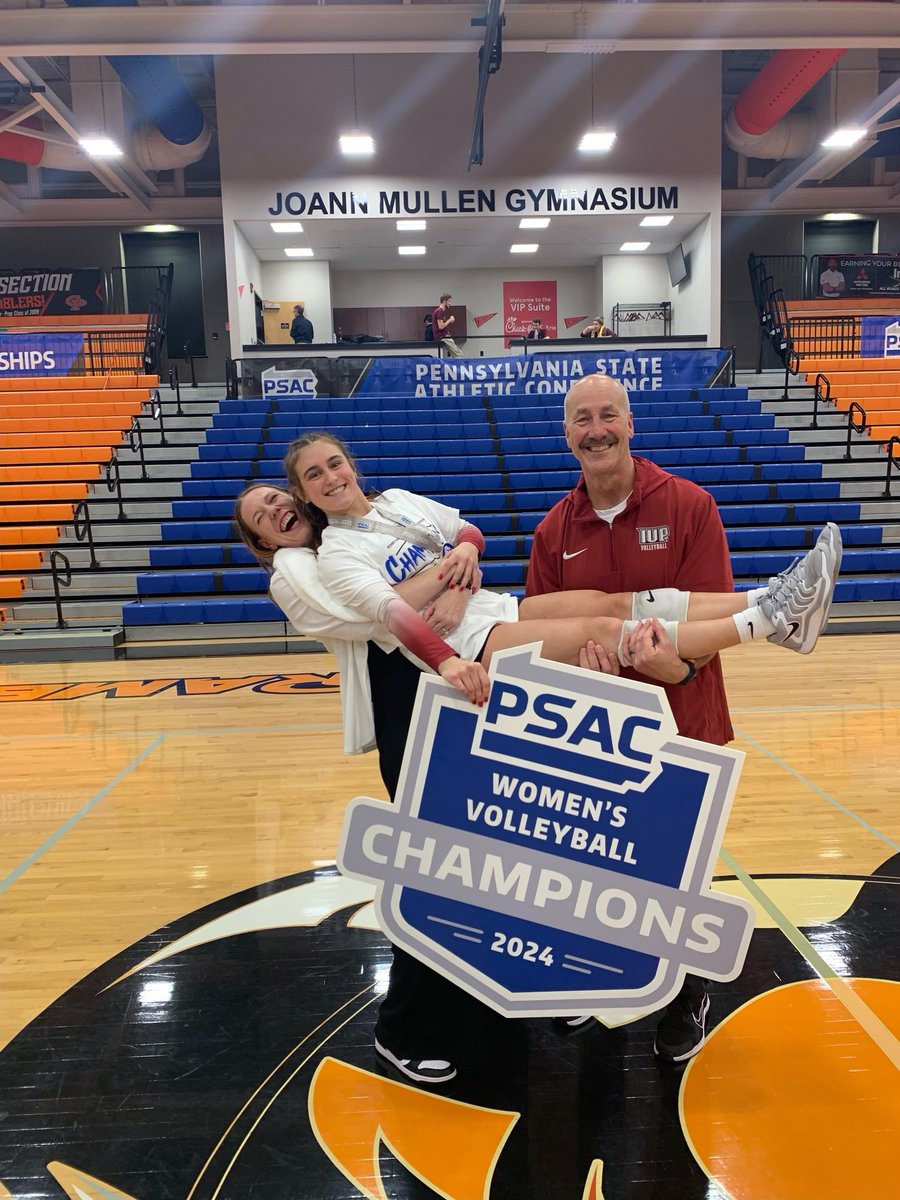 mrscoachhoyer's tweet photo. How it started > How it ended. 

Thank you @lauren_valentic @FlowerdewBailey @ssimaym14 
for sticking it out. For embracing the change, for building this program. It’s the end of an era, the last of the firsts. You have built something special. I love you so very much

#TalonsUp https://t.co/3OGNufwk8Z