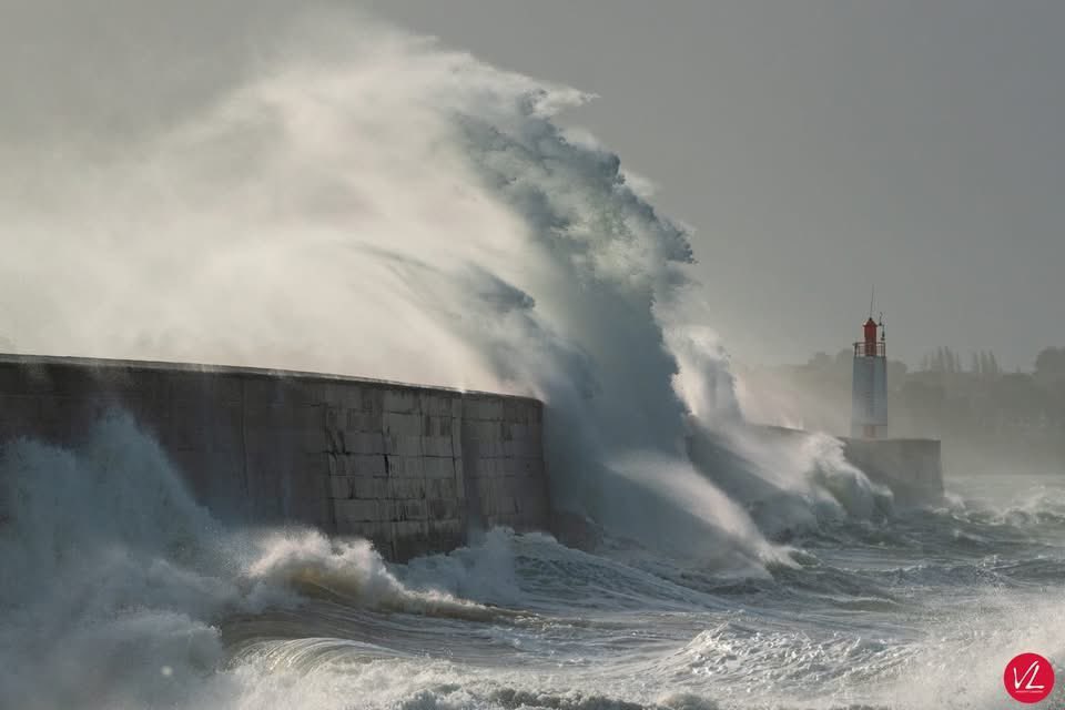 Saint-Malo ce matin ( et on est encore en plein dedans 💨) 

Photo Vincent Lemaire