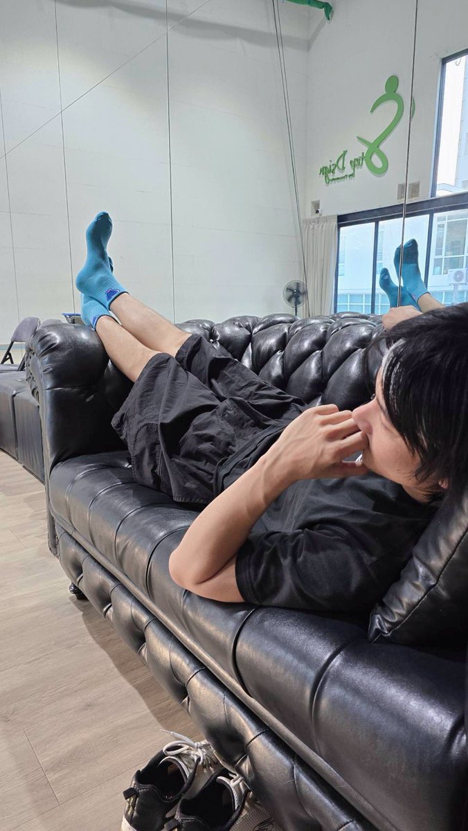 buildyourlove4u's tweet photo. 🧦วันนี้ถุงเท้ามาส่ง ลายสวยสีสันโดนใจ^^ นายแบบขอลองทุกคู่..แถมดื้อใส่สลับข้างกันไปหมดซะงั้น🤣แสดงว่าของมันต้องมีครบเซทนะค้าบบ น้องบิวไม่ได้พูด..พี่เลิฟพูดเองงง5555 กระซิบของใกล้หมดแว้วน้าา ใครยังไม่มีกดสั่งโลดด https://t.co/4v8cI8ecNg 
Socks are here! Beautiful patterns and colors that catch your eye^^ The model wants to try every pair..and stubbornly wears them on the wrong feet🤣It means that you must have the complete set. N‘biu  didn't say it.P’ Love said it herself5555 I'm whispering that the stock is almost out of stock Who hasn't pressed to order yet? Order https://t.co/4v8cI8ecNg