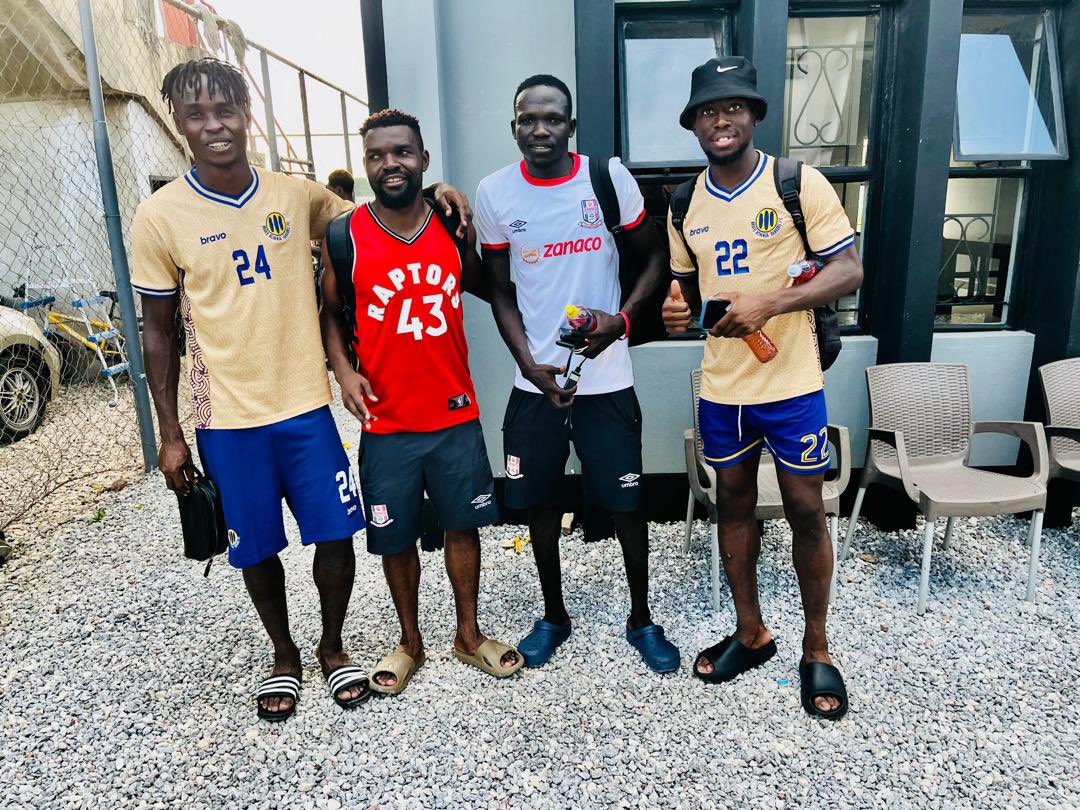 Kosi_foottalk's tweet photo. Former elite one players Stephan Ikpeme, Vandaline Eloundou, Lambert Areina and Ygor Tsolefack link up after the game between Zanaco and Nchanga Rangers in the Zambian super league.
#cameroon #zambia #zanaco #bravenchangarangers https://t.co/LJ7ZuoRJOS