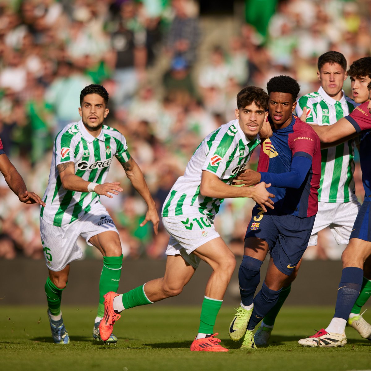 ⏱⚽️ 25' 💚🤍 #RealBetisBarça 0-0 🔵🔴

#DíaDeBetis