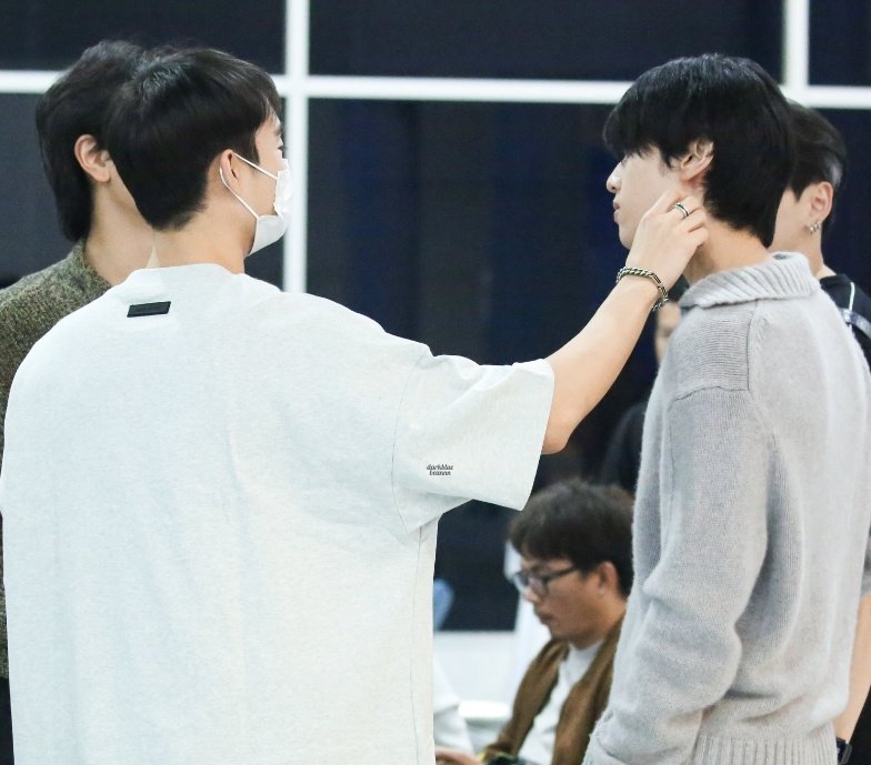 w1thlizy's tweet photo. Besides Joongbook, it turns out that Forcedunk is also very cute. I really like this ghost ship😽🤏#forcedunk #dunknatachai #ForceJiratchapong https://t.co/bcSVOxBkQs