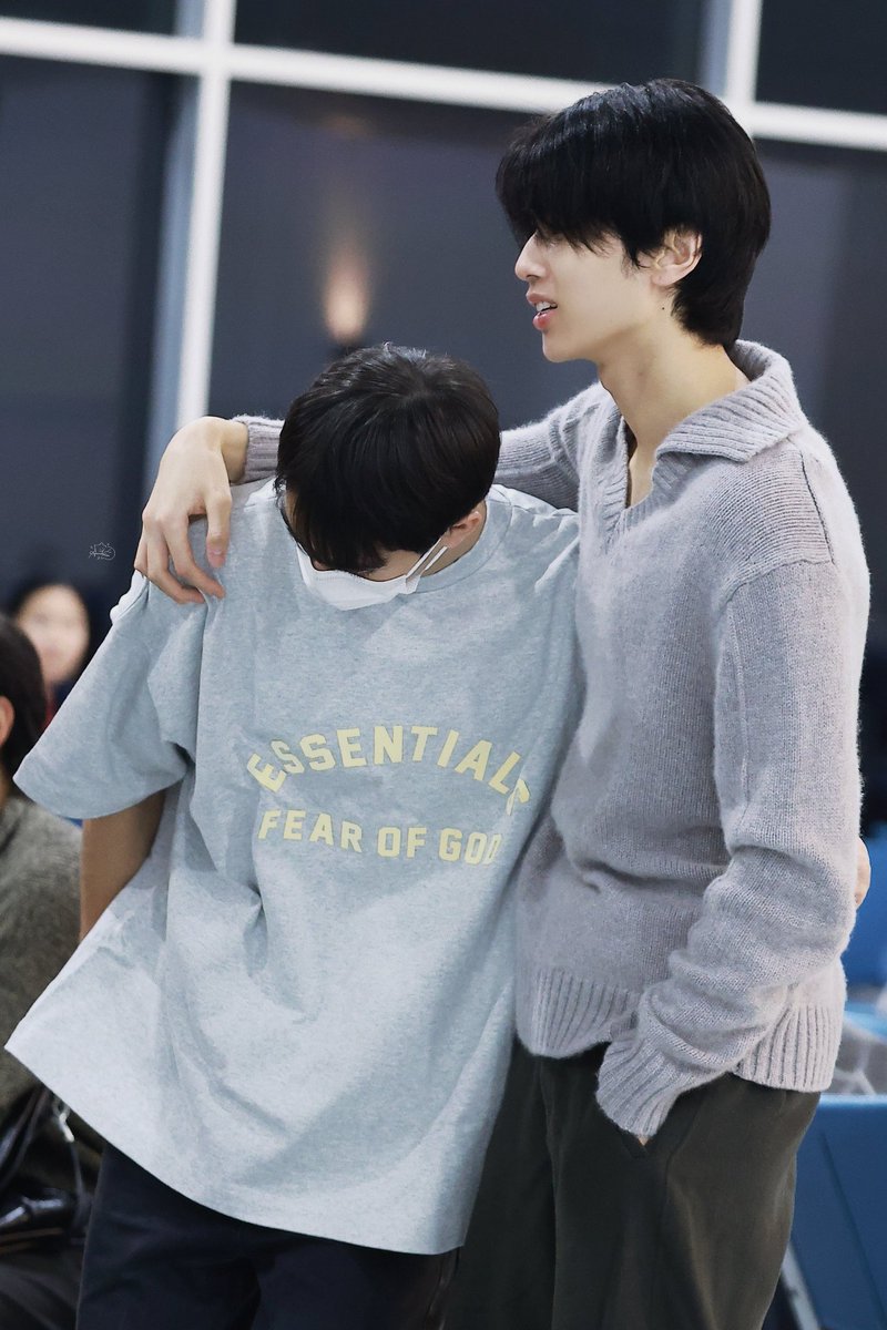 w1thlizy's tweet photo. Besides Joongbook, it turns out that Forcedunk is also very cute. I really like this ghost ship😽🤏#forcedunk #dunknatachai #ForceJiratchapong https://t.co/bcSVOxBkQs