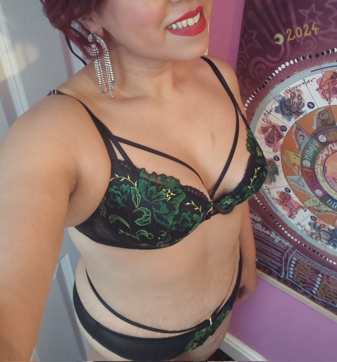DuskyPrincessX's tweet photo. Makes me feel so hot wearing a matching set to the Christmas party......#sexyundies #braset #tits #boobs #cleavage #milf #Asian #cuckhold #hotwife #pussy https://t.co/ARDKHuGNbo