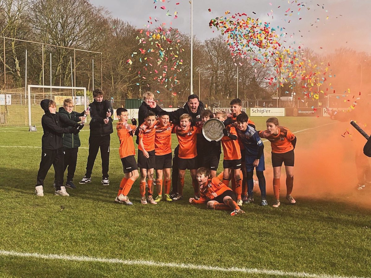 12-1 van <a href="/TerneuzenseBoys/">vv Terneuzense Boys</a> heeft een clean sheet in de 2e fase. Ongeslagen kampioen in de 1e klasse,  dus waarschijnlijk weer een prestatief team in de hoofdklasse. Top gedaan 🍾⚽️🧡🖤