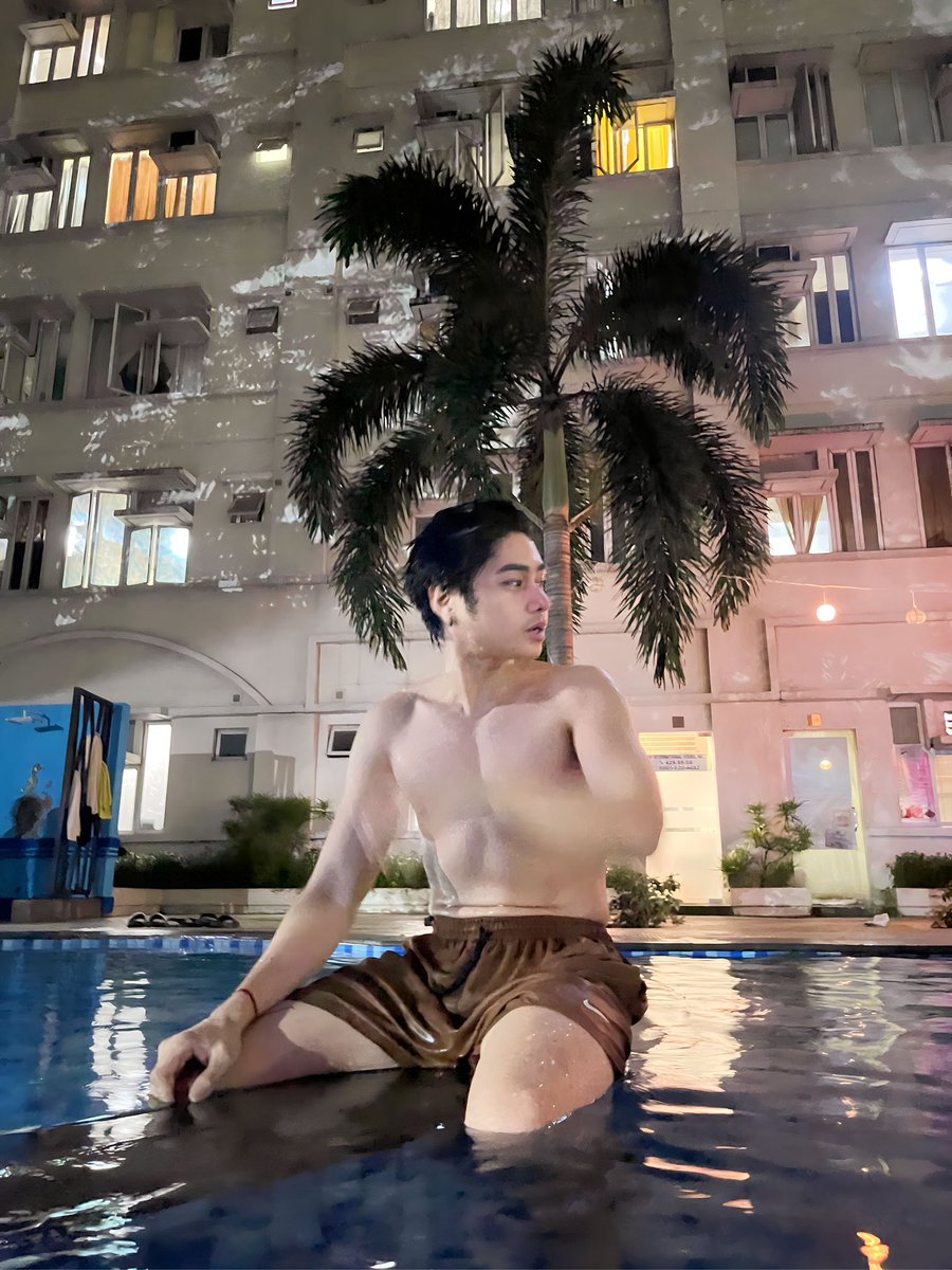 Kaleb_Ong's tweet photo. Lezgo Swimming 🫡 *splash spash* https://t.co/BXSjbZeSNS