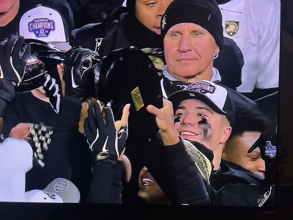 Congratulations Army Football!  Proud of you Matty! 💪🏻🏴‍☠️❤️🇺🇸