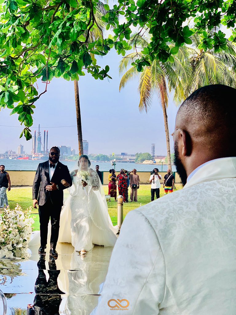 iamakinakinpelu's tweet photo. 4 events this Saturday but made out time for this beautiful couple.

The last time I lived a scenery like this was when I joined a marriage at Palm Jemirah, UAE.

God bless this couple and establish their marital bliss.
#akinspeaks https://t.co/4OPpYOH1TS