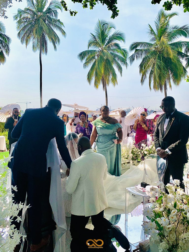 iamakinakinpelu's tweet photo. 4 events this Saturday but made out time for this beautiful couple.

The last time I lived a scenery like this was when I joined a marriage at Palm Jemirah, UAE.

God bless this couple and establish their marital bliss.
#akinspeaks https://t.co/4OPpYOH1TS