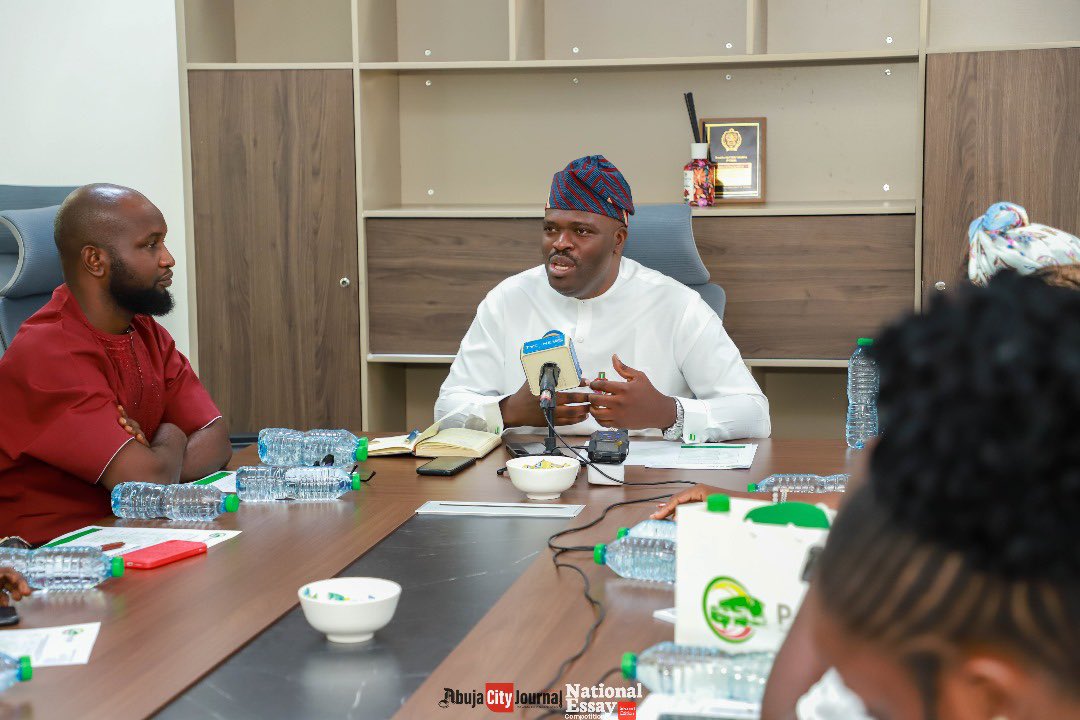 PCNGInitiative's tweet photo. Abuja City Journal @AbjCityJournals National Essay Competition participants got to engage with Engr. Michael Oluwagbemi @busanga, PCNGI's program director, and learn about President Tinubu's @officialABAT initiatives on clean energy and CNG.

[PHOTOS] https://t.co/Pd5H4IJleZ