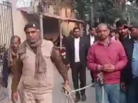 #दिलीप_कुमार_को_रिहा_करो
युवाओं की हक की आवाज उठाने दिलीप कुमार को मुजरिम की तरह ट्रीट किया जा रहा है 😢