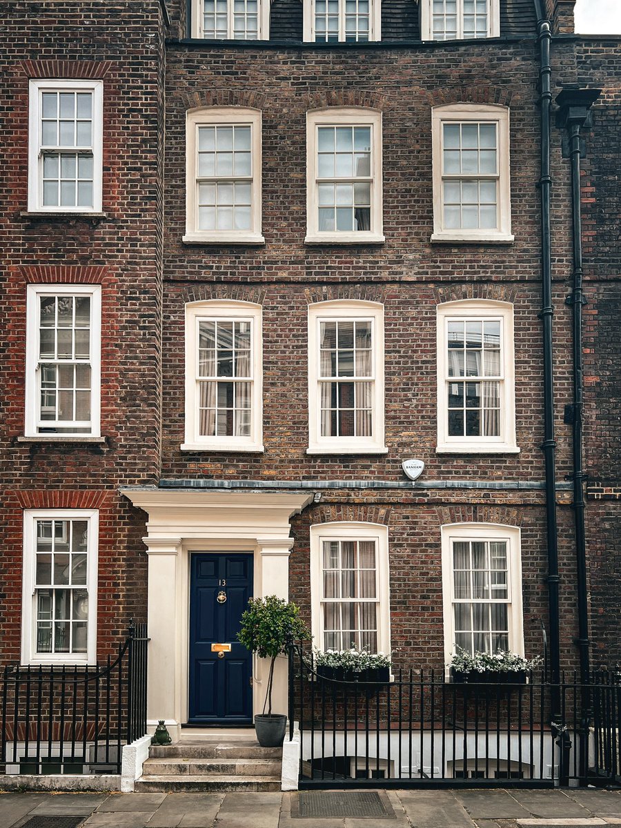 theoldbuilding's tweet photo. Cowley Street, London https://t.co/ECeyowJIM4