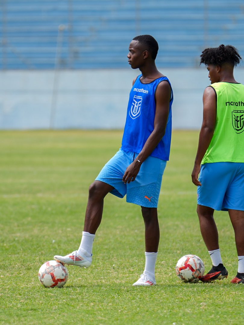 Formativas_LDU's tweet photo. U17 | Ya estamos calentando en el Jocay 👊🤩🫡
🏆 #FinalU17
🆚 #LIGAOrense https://t.co/WahGyfD1j4