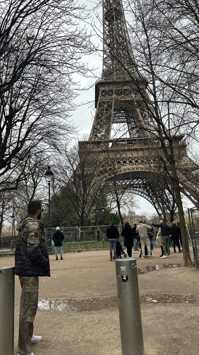 A__6010's tweet photo. Hello from Paris 🇫🇷 https://t.co/q2klmKXEm9