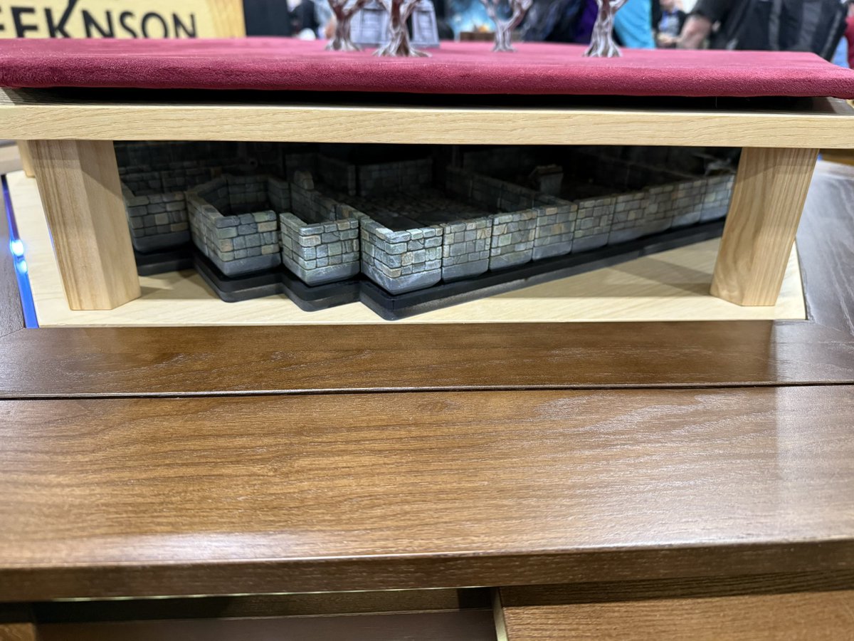 Roll4Gravity's tweet image. Wow @geeknson taking the table to a new level. The center rises and falls to give you multilevel functionality. If anyone is handing out holiday gifts ;-) #PAXUnplugged2024