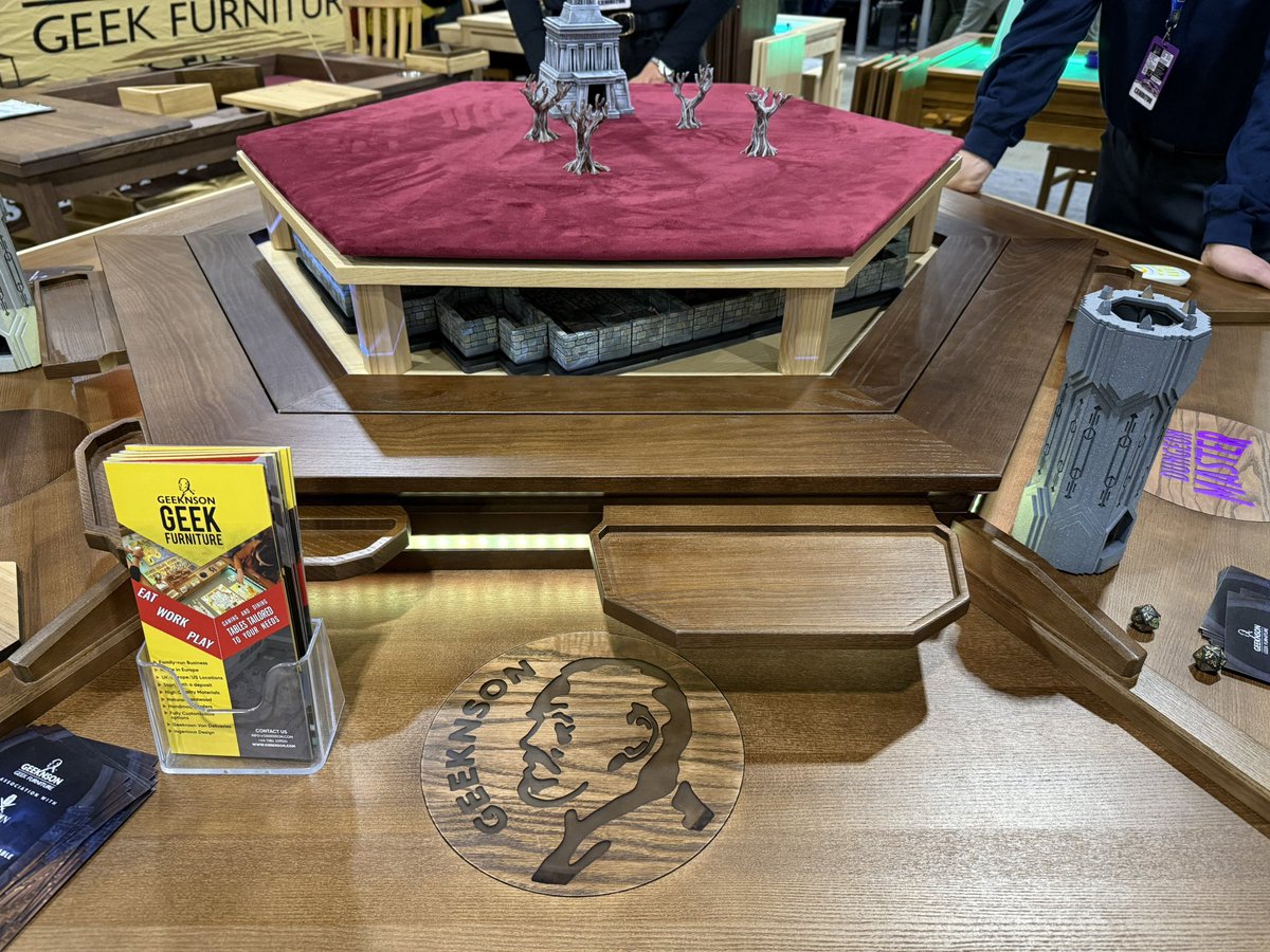 Roll4Gravity's tweet image. Wow @geeknson taking the table to a new level. The center rises and falls to give you multilevel functionality. If anyone is handing out holiday gifts ;-) #PAXUnplugged2024