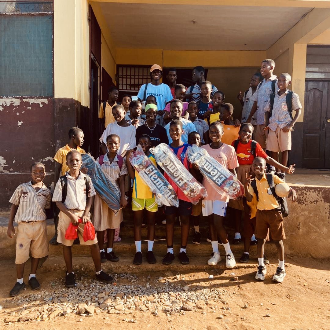At HOAB, we empower kids to step out of their comfort zones! 🌊 On Oct 23, we partnered with  <a href="/Surf_Ghana/">Surf Ghana</a> to introduce 50 students to skateboarding. Together, we inspire new adventures! 

#HOAB #SurfGhana #RightToRun