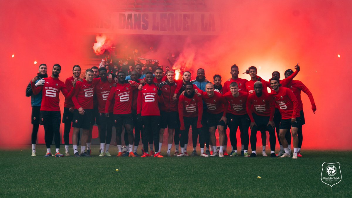 ActuL1_'s tweet photo. CHEF D’OEUVRE. 🖼️❤️🖤

📸 @staderennais https://t.co/MDZPblwIEl