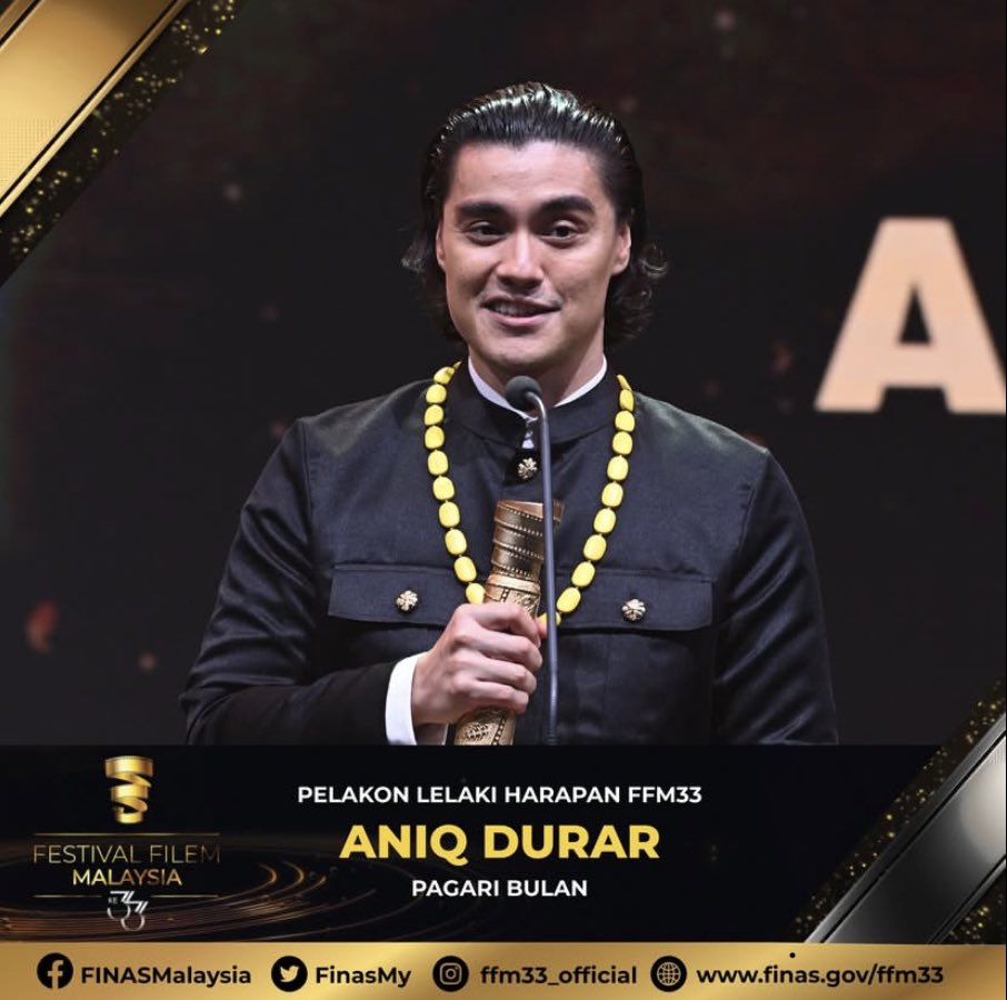 IZ0IAM2's tweet photo. Alhamdullillah! @aniqdurar won the Most Promising Male Actor Award at tonight’s 33rd Malaysian Film Festival 🏆 5 years in the making since we started working with u in 2020. Appreciate the trust u put in us at Kolme to bring you further in the Msian film industry. More to come! https://t.co/o18BTnIVj2