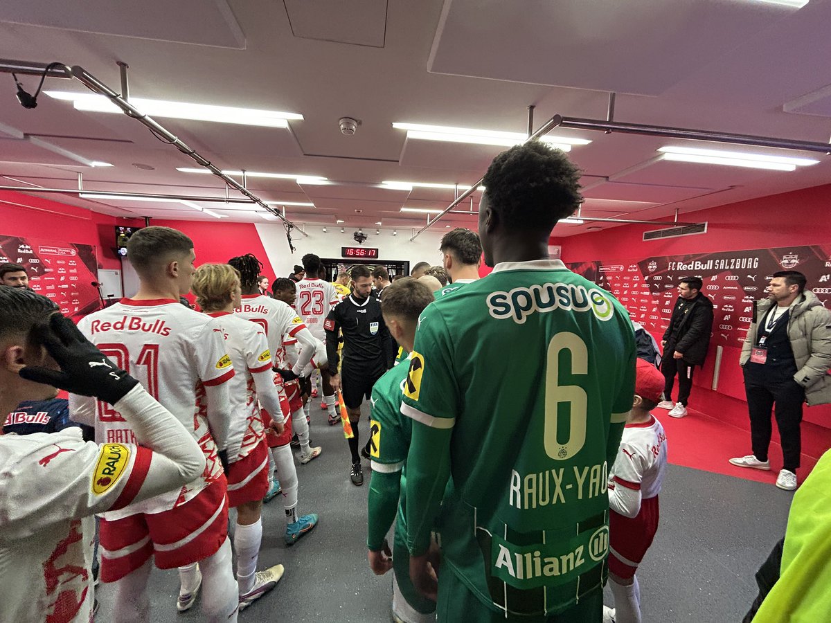 skrapid's tweet image. In wenigen Augenblicken geht es los! Unseren Ticker findet ihr via App, @SkySportAustria überträgt wie gewohnt live! Daumen drücken! 

#skrapid #SCR2024 #SCRRBS