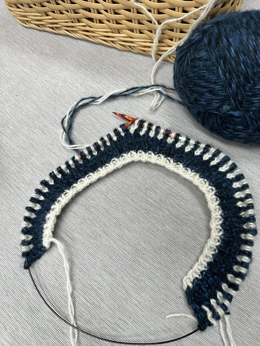 knittingGEN tweet picture
