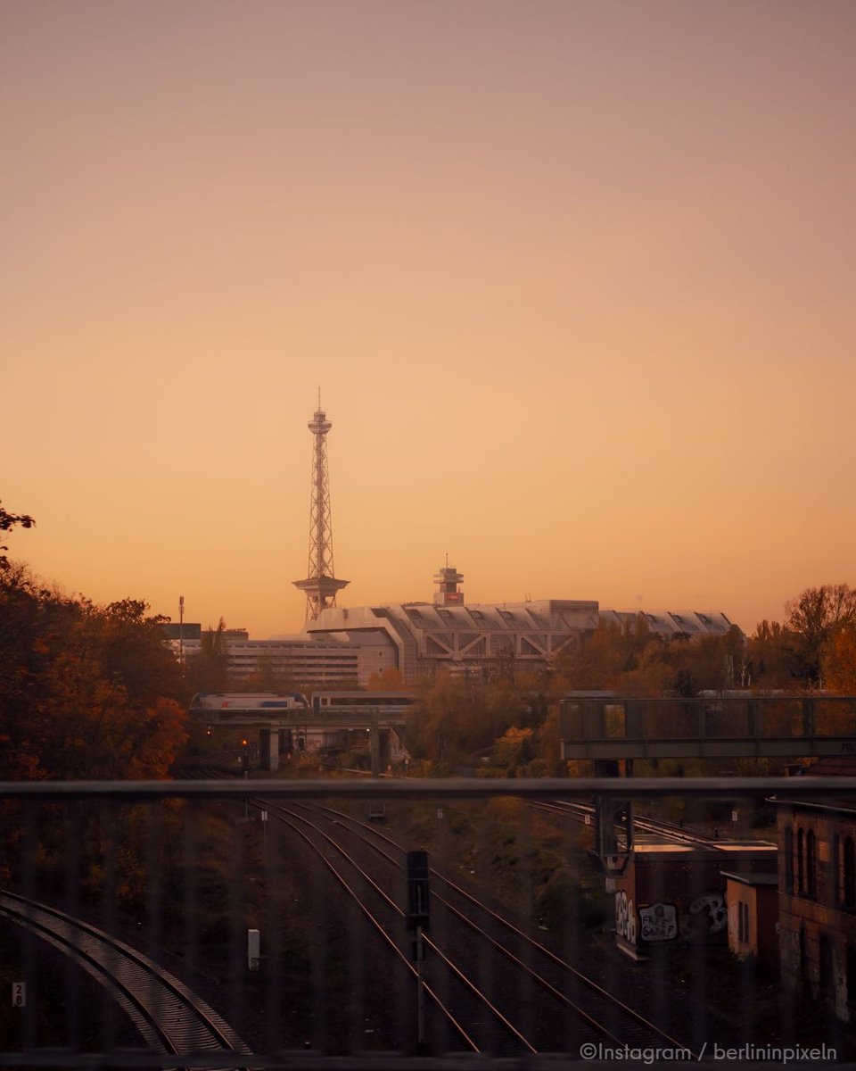 We love these pretty views over #Berlin ✨ 🌅 🍂

📷 Instagram / berlininpixeln

#visitberlin