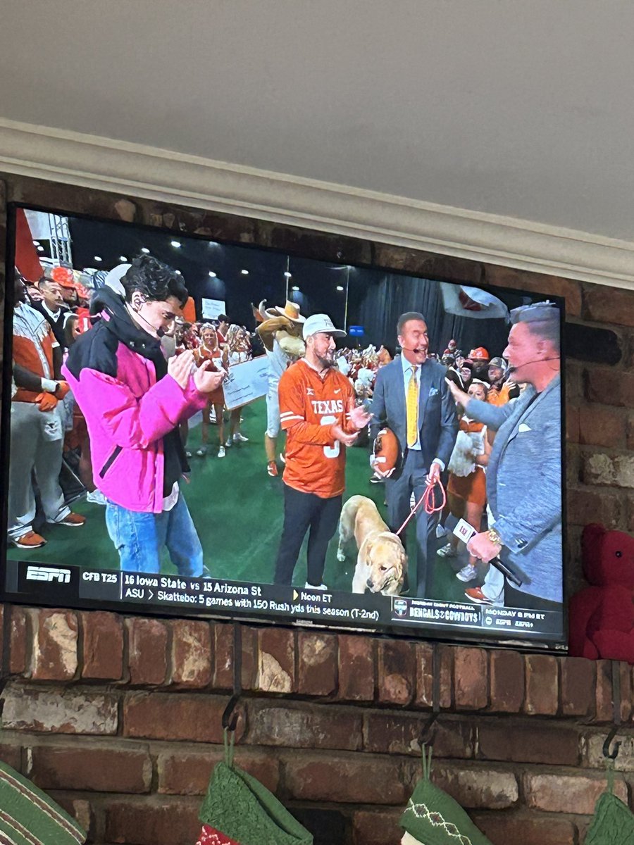 ooolaladracula's tweet photo. This is my Super Bowl https://t.co/p1h3FeKjxa