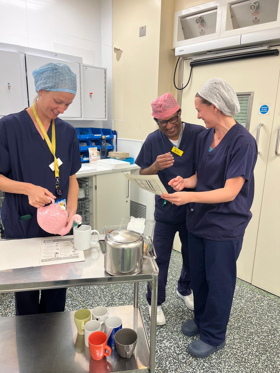 Little MDT teaching project, using the <a href="/Assoc_Anaes/">Association of Anaesthetists</a> Quick Reference Handbook. With tea and snacks, of course!
Lovely working in a department so supportive of teaching in theatre and where the whole team are keen to get involved <a href="/RUHBath/">RUH Bath 🏥</a> <a href="/brain_laur50737/">Lauren Brain</a> <a href="/Fionafionakel/">Fiona</a>