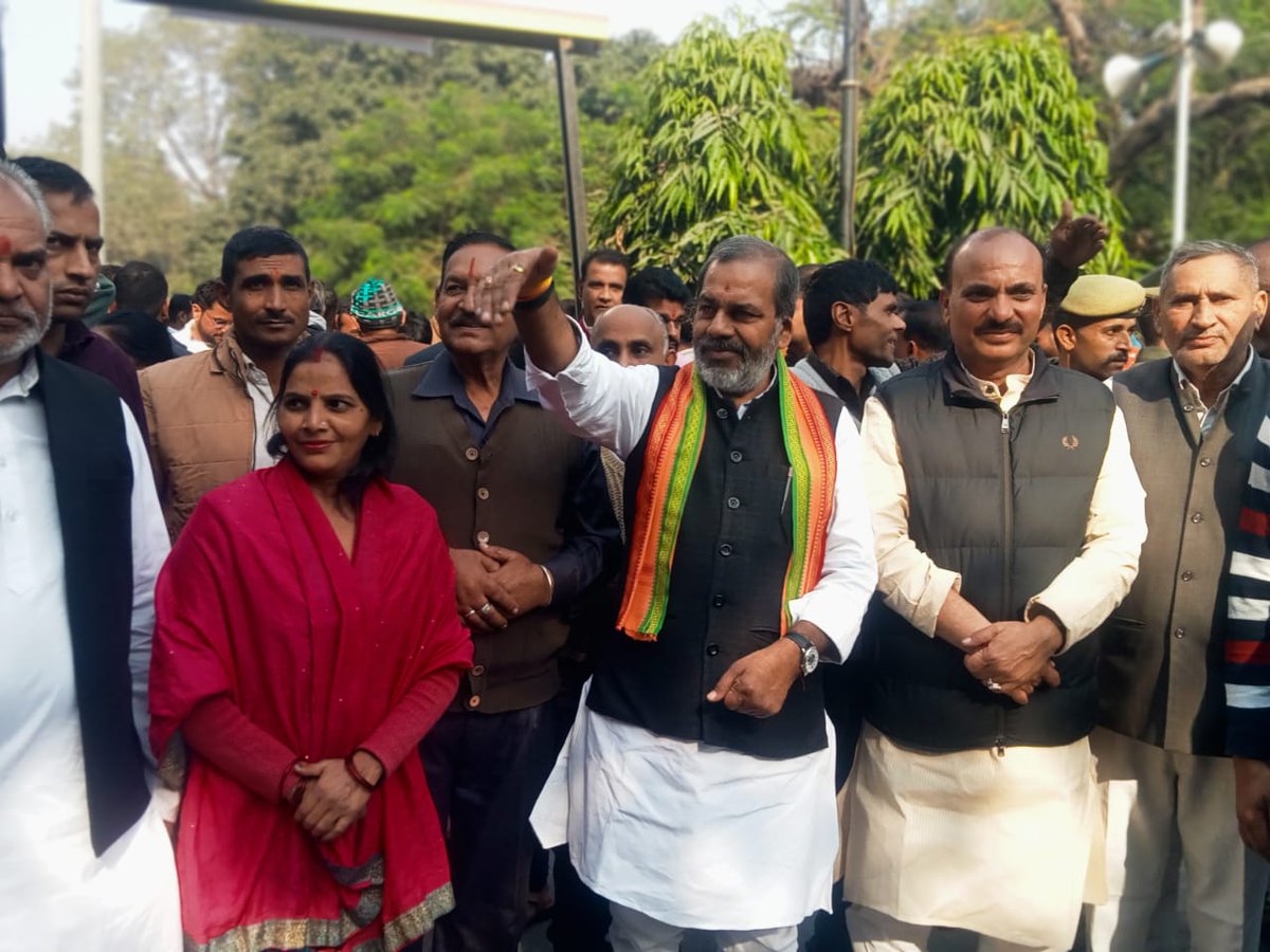 vimla_jatav's tweet photo. बांग्लादेश में हिंदू समाज पर हो रहे अत्याचारों के खिलाफ आज कमिश्नरी चौक पार्क में आयोजित धरने में सहभागिता की।

@BJP4UP @BJP4India https://t.co/eaYCBwtWrk