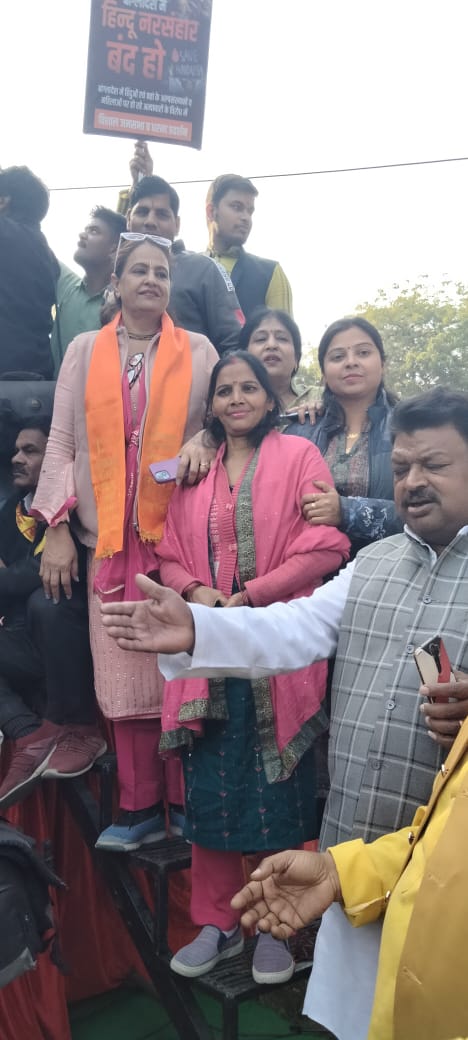 vimla_jatav's tweet photo. बांग्लादेश में हिंदू समाज पर हो रहे अत्याचारों के खिलाफ आज कमिश्नरी चौक पार्क में आयोजित धरने में सहभागिता की।

@BJP4UP @BJP4India https://t.co/eaYCBwtWrk