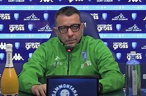 Scouting_Sport's tweet photo. L'allenatore dell'Empoli Roberto D'Aversa ha parlato in conferenza stampa alla vigilia della sfida contro l'Hellas Verona: "Il Bentegodi è uno stadio che spinge molto, troveremo un ambiente caldo."
#EmpoliFC #RobertoD'Aversa #Champions #News https://t.co/inMx0wqUPI