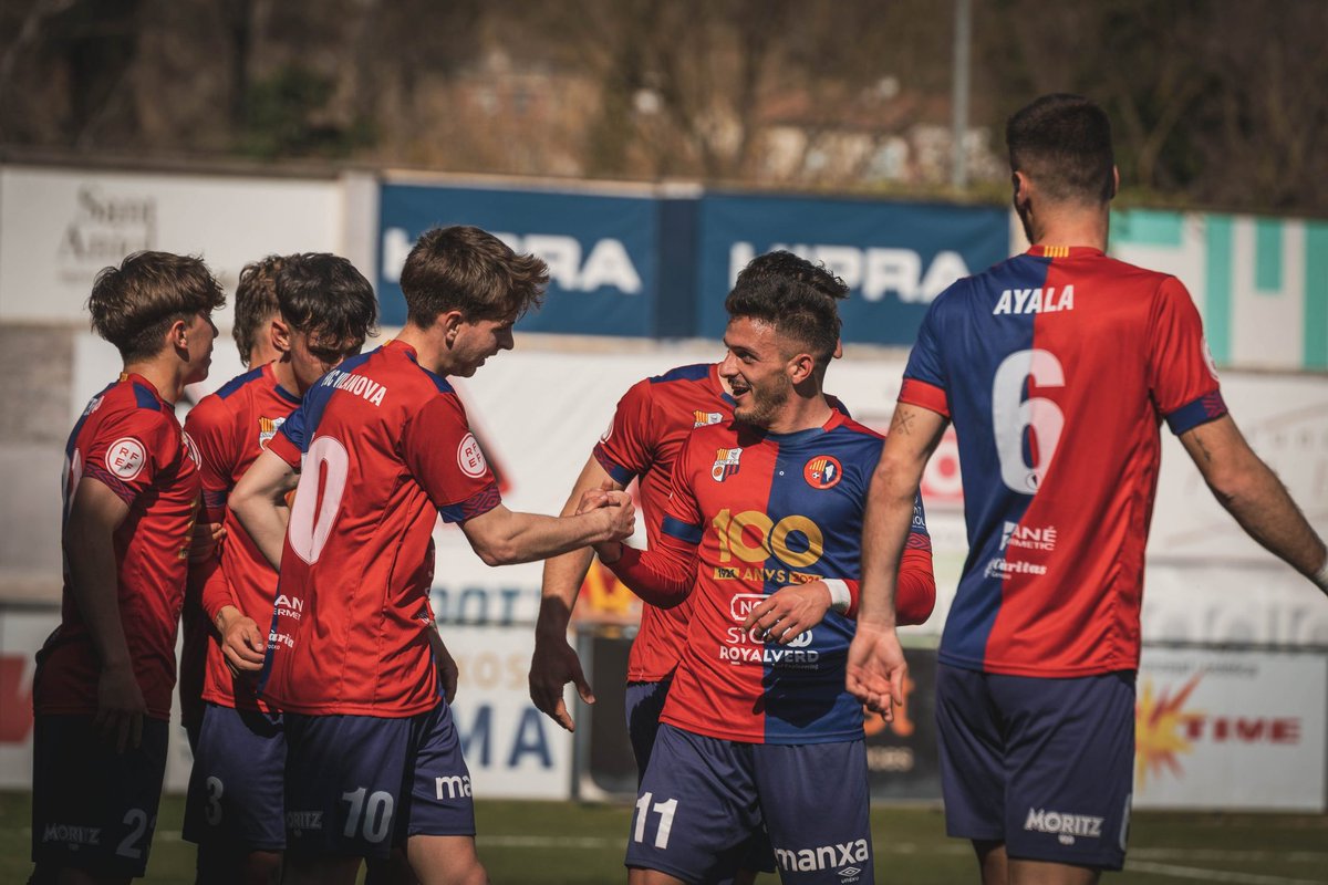 UEO1921's tweet photo. 🗂️ 𝗣𝗥𝗘𝗖𝗘𝗗𝗘𝗡𝗧𝗦
#OlotPeñaDeportiva a l'Estadi Municipal d'Olot:
1️⃣ victòria
2️⃣ empats
0️⃣ derrotes
👉 Última visita, temporada 2022-23 a #2bg3:
✅ #UEOlot 2-0 @Penyadeportiva
⚽ Josep Cerdà (2)
#TornemAmbTu #2RFEF3 https://t.co/2hs5fUww6r