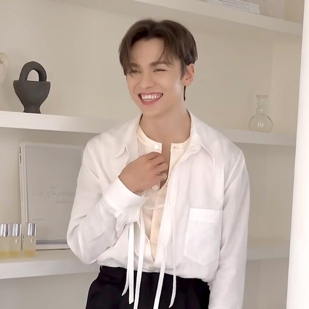 ㅤ
After grabbing a souvenir, Gabriel spotted Dante among the graduates. “There he is!” he exclaimed, waving. Dante approached them with a wide smile. “You made it! Thanks for taking the time to come.”
ㅤ