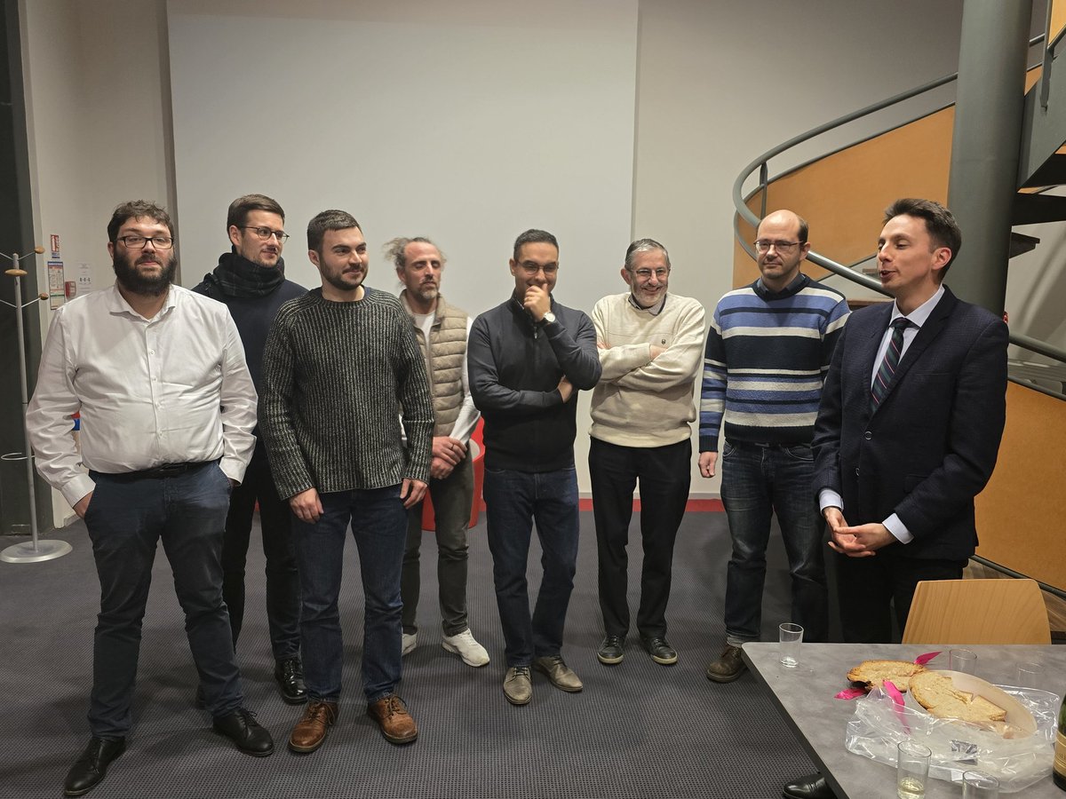 Le nouveau bureau de la régionale <a href="/APHG_CA/">APHG Reims</a> vient d'être élu et sera prochainement complété et ouvert à toutes les bonnes volontés 

Avec comme nouveau président @ThPoirot 

Vice-présidents entre autres 
<a href="/Spartokosalu/">Pontos Euxeinos</a>
<a href="/HistoireSW/">HistoireSW 🇺🇦</a> <a href="/Angotti20/">Angotti</a> 

<a href="/APHG_National/">APHG</a> <a href="/PhPrudent1/">Philippe Prudent</a>