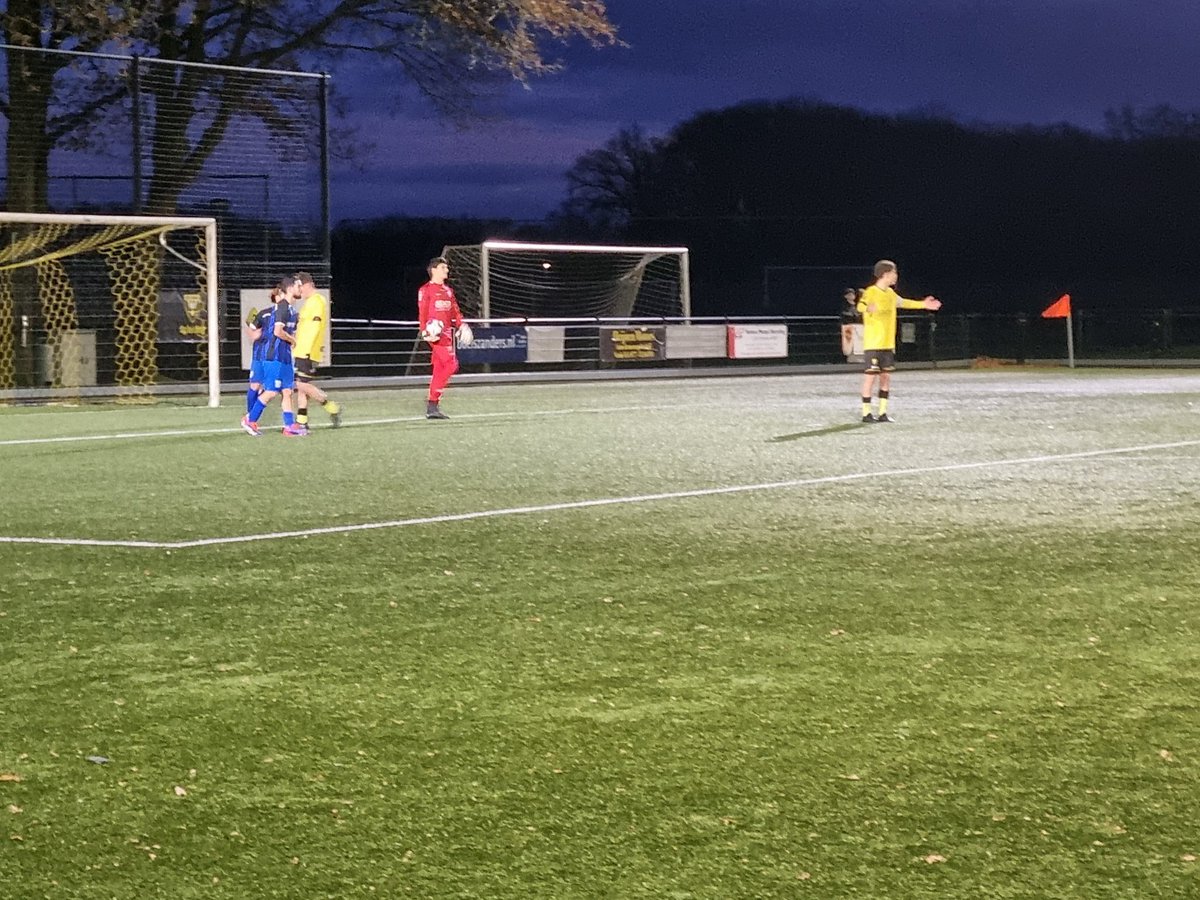Einde op Sportpark Merelweg. De kwakkelende O21 van #VVVVenlo wint met duidelijke cijfers van Alphense Boys: 5-2 na een 2-0 ruststand. Na drie nederlagen in de voorgaande vier wedstrijden hebben de Venlose beloften de koppositie verspeeld en alleen nog theoretische promotiekans.