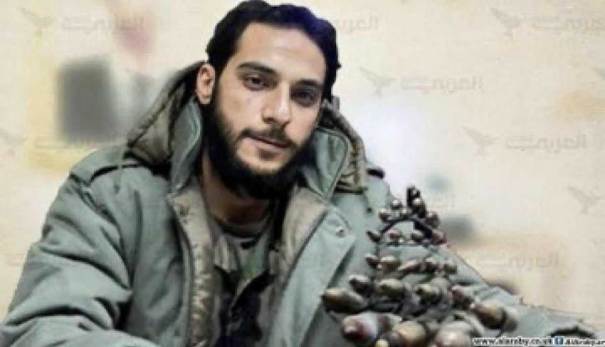 lakhan7615's tweet photo. لا تنسوا وجه هذا المجرم الطائفي #أمجد_يوسف الذي اقتاد 41 شخصاً معصوبي الأعين ومقيدي الأيدي إلى حفرة الموت في #حي_التضامن جنوب #دمشق و قتلهم بإطلاق نار مباشر ثم إحرقهم 

#سوريا  #حماه #ردع_العدوان #سوريا_تتحرر #بشار_الأسد https://t.co/aZVZ31RMSB