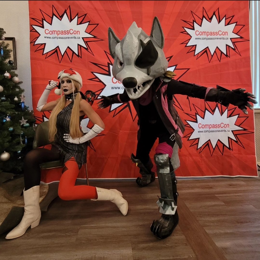 JFGarrard's tweet photo. Visit #Compasscon #etobicoke today where the awesome #ekgcosplay #harley_quinn_canada are chilling! #cosplay #starfox #harleyquinn #comics #dc https://t.co/tmxonlSwLf