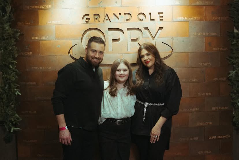 Hillary Scott tweet media