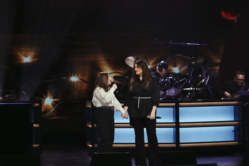 Hillary Scott tweet media