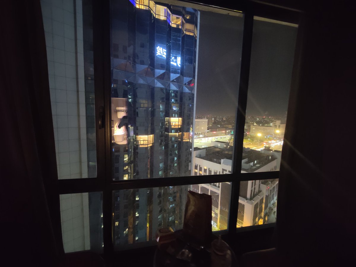 对面的酒店有活动啊