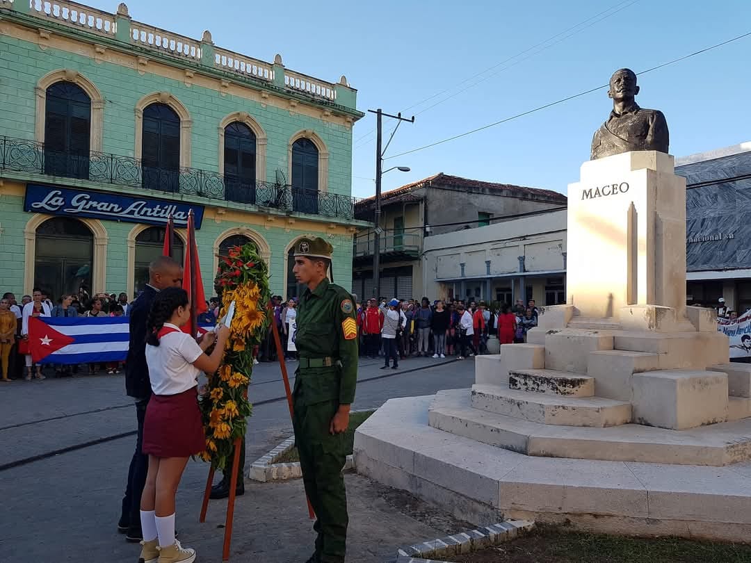 JorgeSutil2's tweet photo. Hace 35 años, el 7 de diciembre de 1989, finalizó la Operación Tributo. Ese día, pero de 1896, dos proyectiles enemigos abatieron al Lugarteniente General del Ejército Libertador, Antonio Maceo, cuyo cuerpo quedó tendido en San Pedro, Punta Brava, a merced del adversario español. https://t.co/MdVVBwzCjg