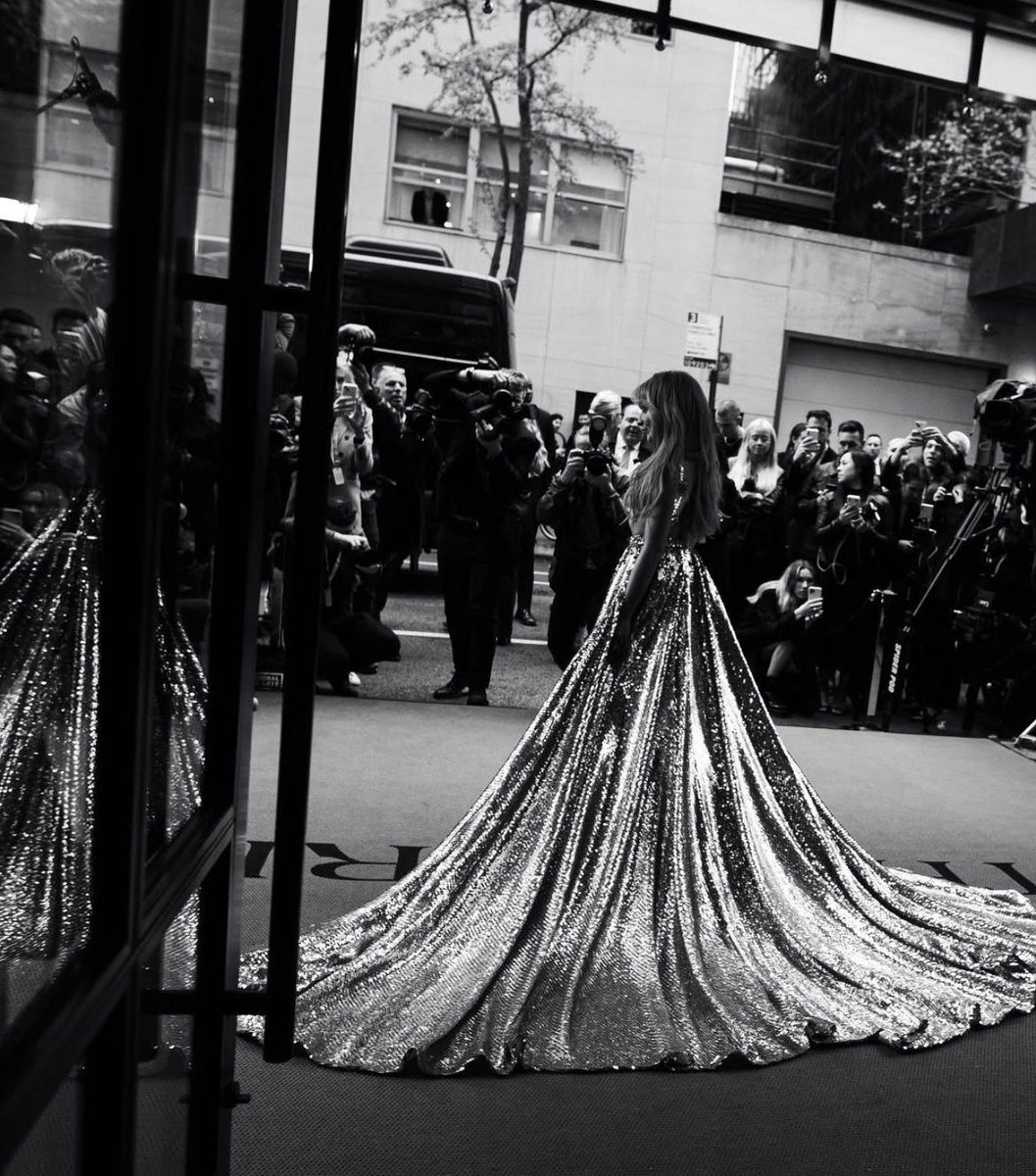 saabinal's tweet image. ㅤ

“. . .  𝘵𝘩𝘦   𝘦𝘯𝘦𝘳𝘨𝘺   𝑜𝑓   𝘢   𝘭𝘦𝘢𝘥𝘪𝘯𝘨   𝙡𝙖𝙙𝙮   𓆩ꨄ︎𓆪”