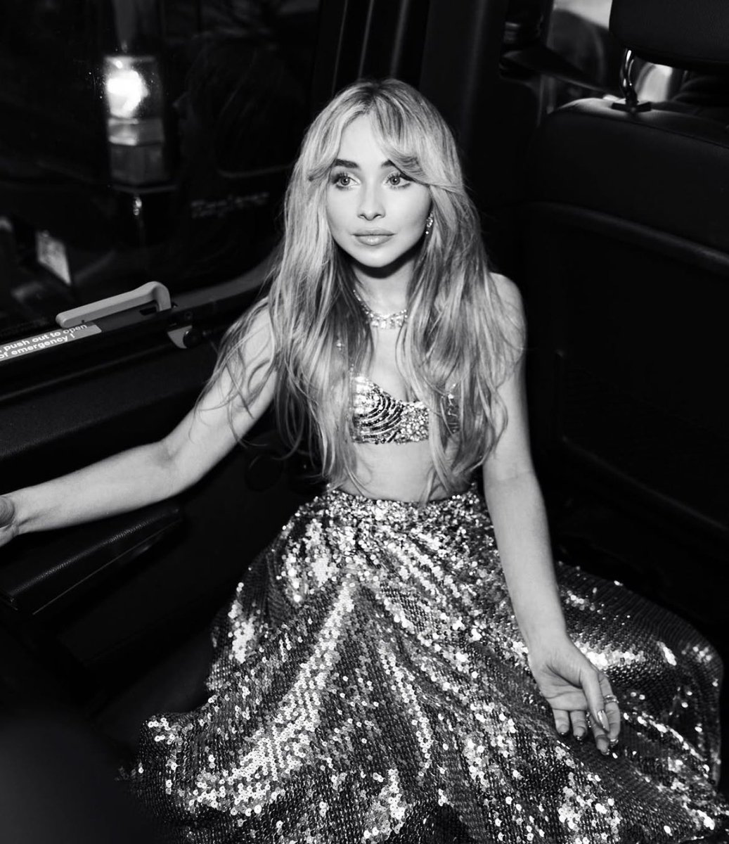 saabinal's tweet image. ㅤ

“. . .  𝘵𝘩𝘦   𝘦𝘯𝘦𝘳𝘨𝘺   𝑜𝑓   𝘢   𝘭𝘦𝘢𝘥𝘪𝘯𝘨   𝙡𝙖𝙙𝙮   𓆩ꨄ︎𓆪”